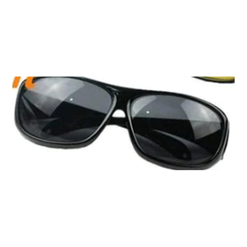 Vista de referencia de gafas de conducción con lentes oscuros; composición del pack por confirmar